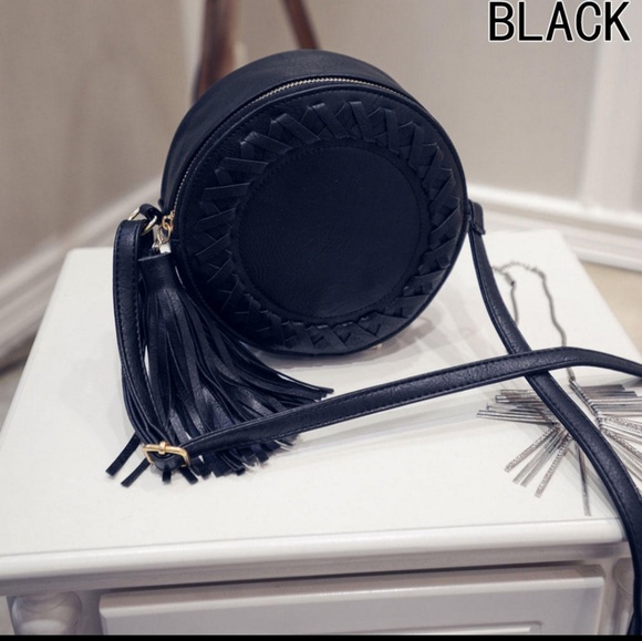 New Round Black Tassel Reto Boho Crossbody - Picture 6 of 8